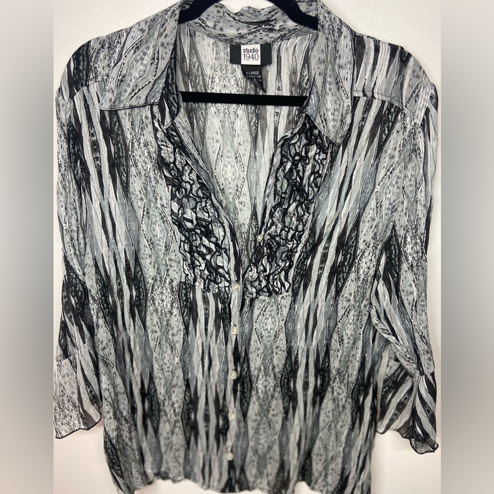 Studio 1940 Black and White Patterned Blouse